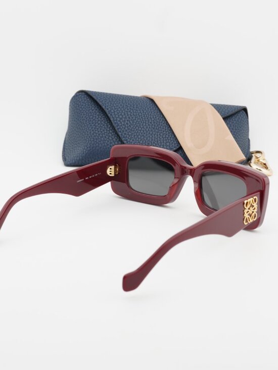Loewe LW40101I 66A Rectangle Sunglasses – Shiny Burgundy/Gold\\Grey main image 5